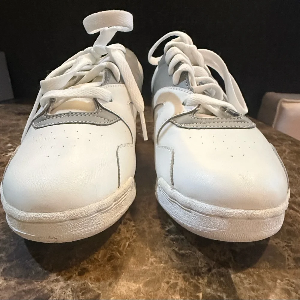 Reebok. Vintage Pro Cheer II Sneaker. White. Size 7.5.